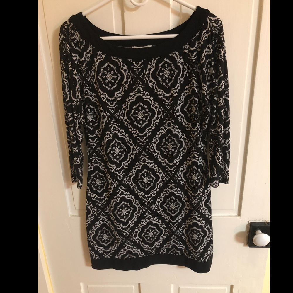 White House black Market top